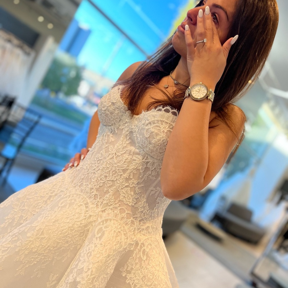 Monique Lhuillier Alexandra White Lace Wedding Dress - Picture 2 of 16